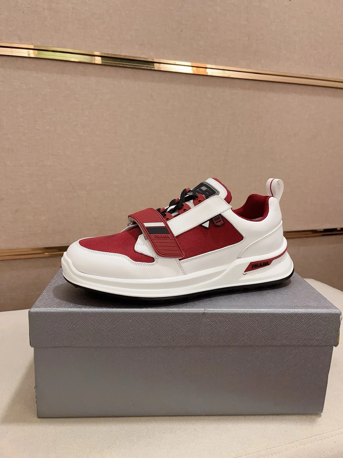 Factory price 620💰 ✔️✔️✔️Higher version High-quality new PRADA (Prada) counters are launched simultaneously. New men's shoes and 😘fabric are made of high-tech glue-spraying technology. Lining: Full cowhide lining. 👍🏿 High-end ☄️ air-cushion molded anti-slip rubber outsole, exquisite lines, simple and elegant, comfortable and high-end for leisure travel. Code number: 38 to 44 (45 is custom-made and cannot be returned or exchanged)